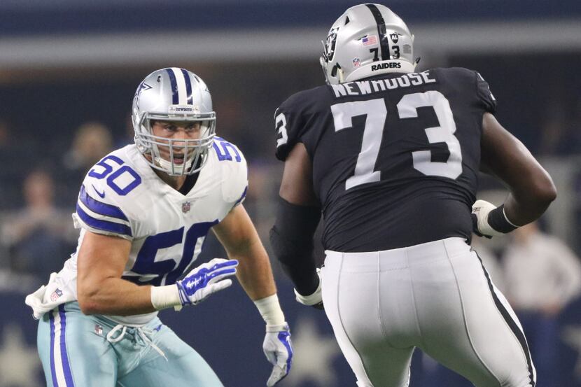Dallas Cowboys Sean Lee (50) takes on Raiders Marshall Newhouse (73) during the 1st quarter...