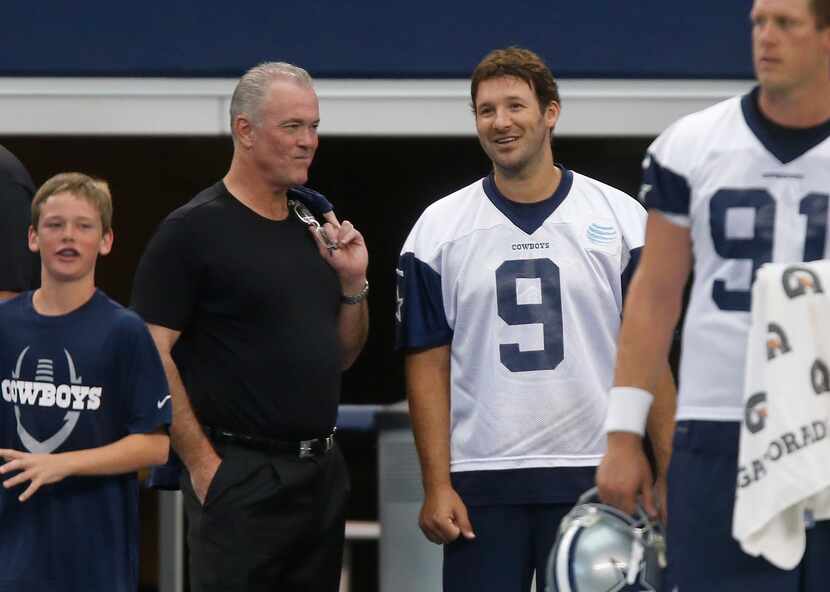 Dallas quarterback Tony Romo (9) visits with Cowboys executive Stephen Jones on the...