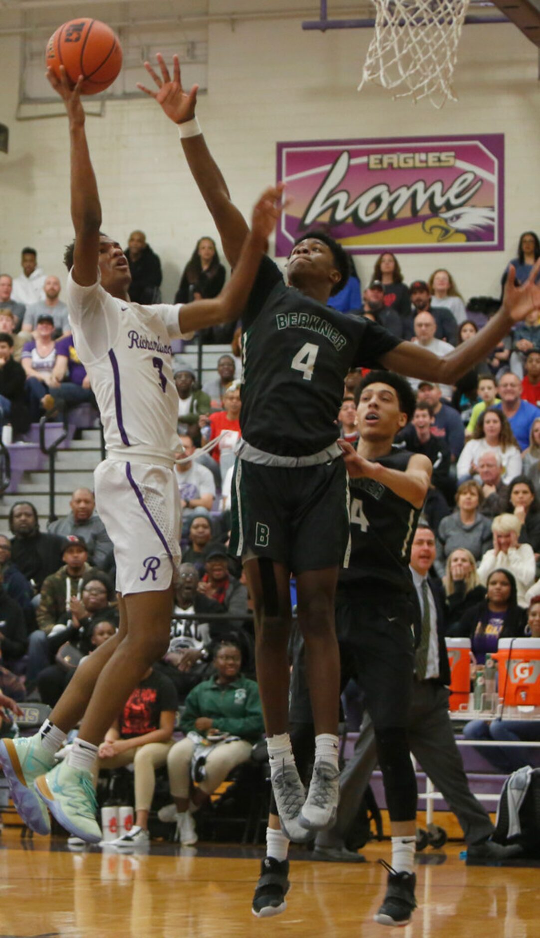 Richardson's Rylan Griffen (3) goes up for a shot against the defense of Richardson...