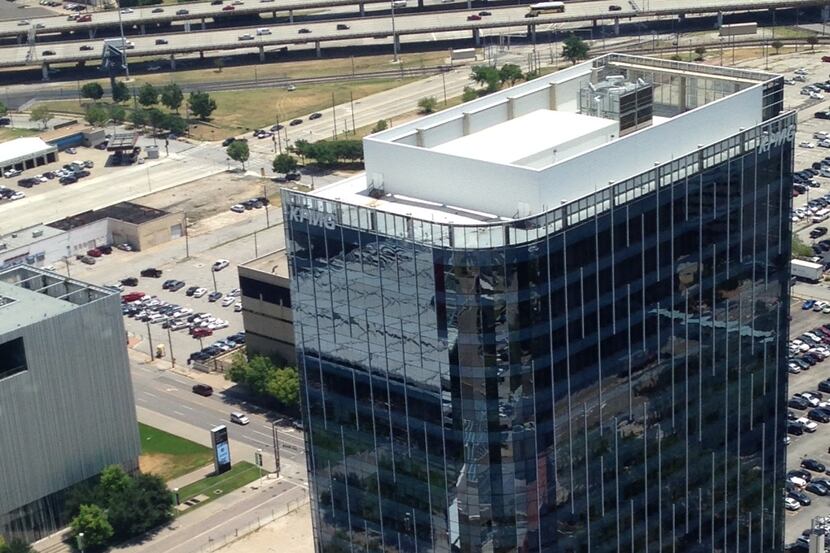 Sedgwick Llp has located its Dallas office in the KPMG Plaza tower on Ross Avenue.