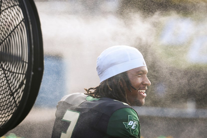 DeSoto High’s QB Kelden Ryan  cools off in the sideline during the first half of a football...