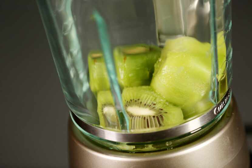 The making of a Zucchini, Spinach and Kiwi smoothie.