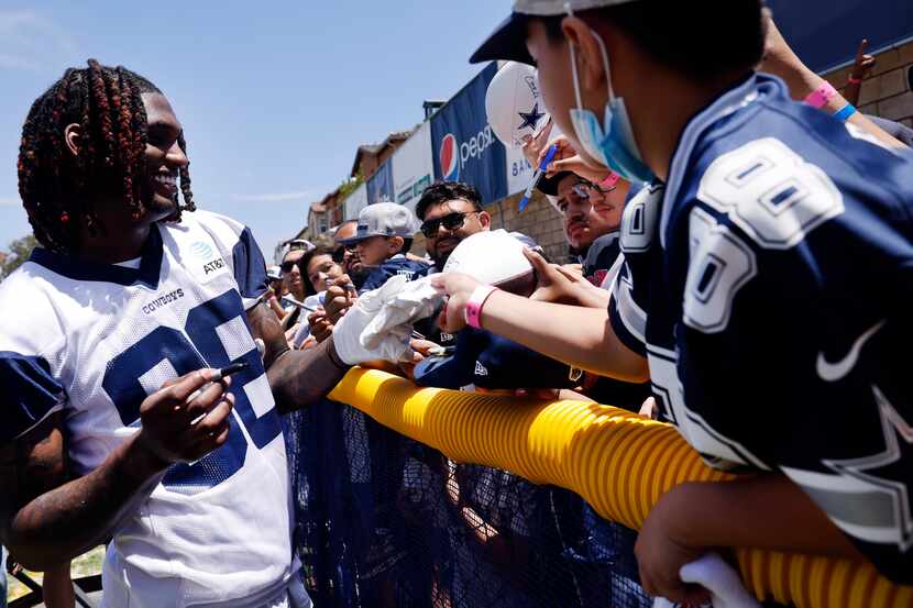 Dallas Cowboys wide receiver CeeDee Lamb (88) signs autographs for kids during the first...