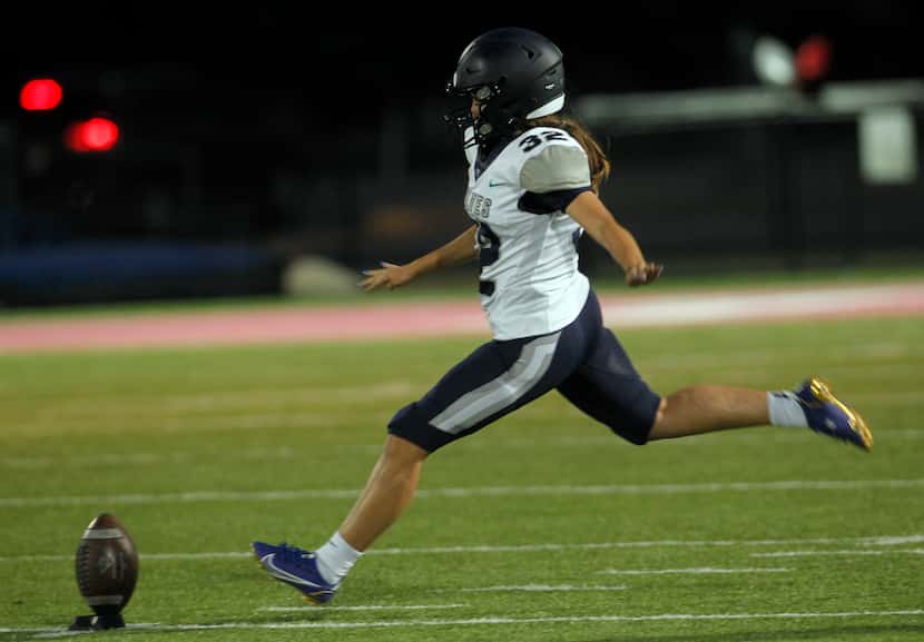 Carrollton Ranchview kicker Bresaidies Mosley (32) approaches to deliver the opening kick of...