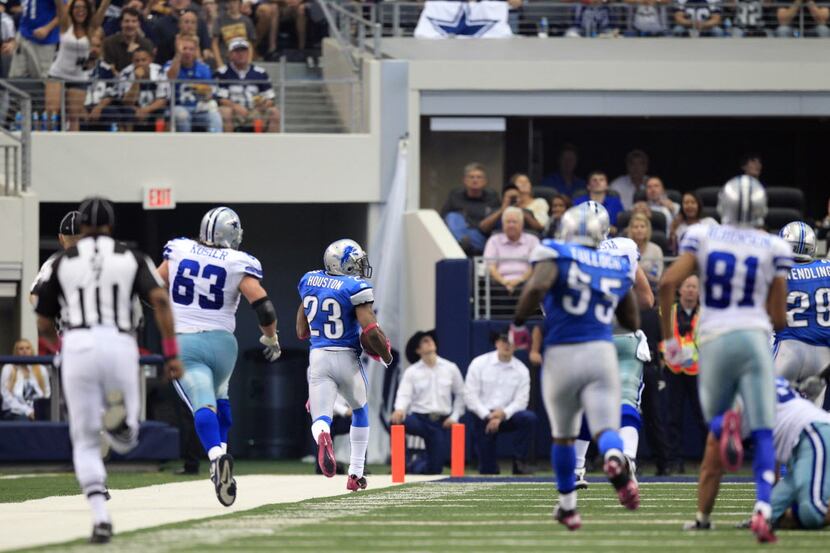 Beware of the comeback. In three of the Cowboys’ last four games against the Lions, the...