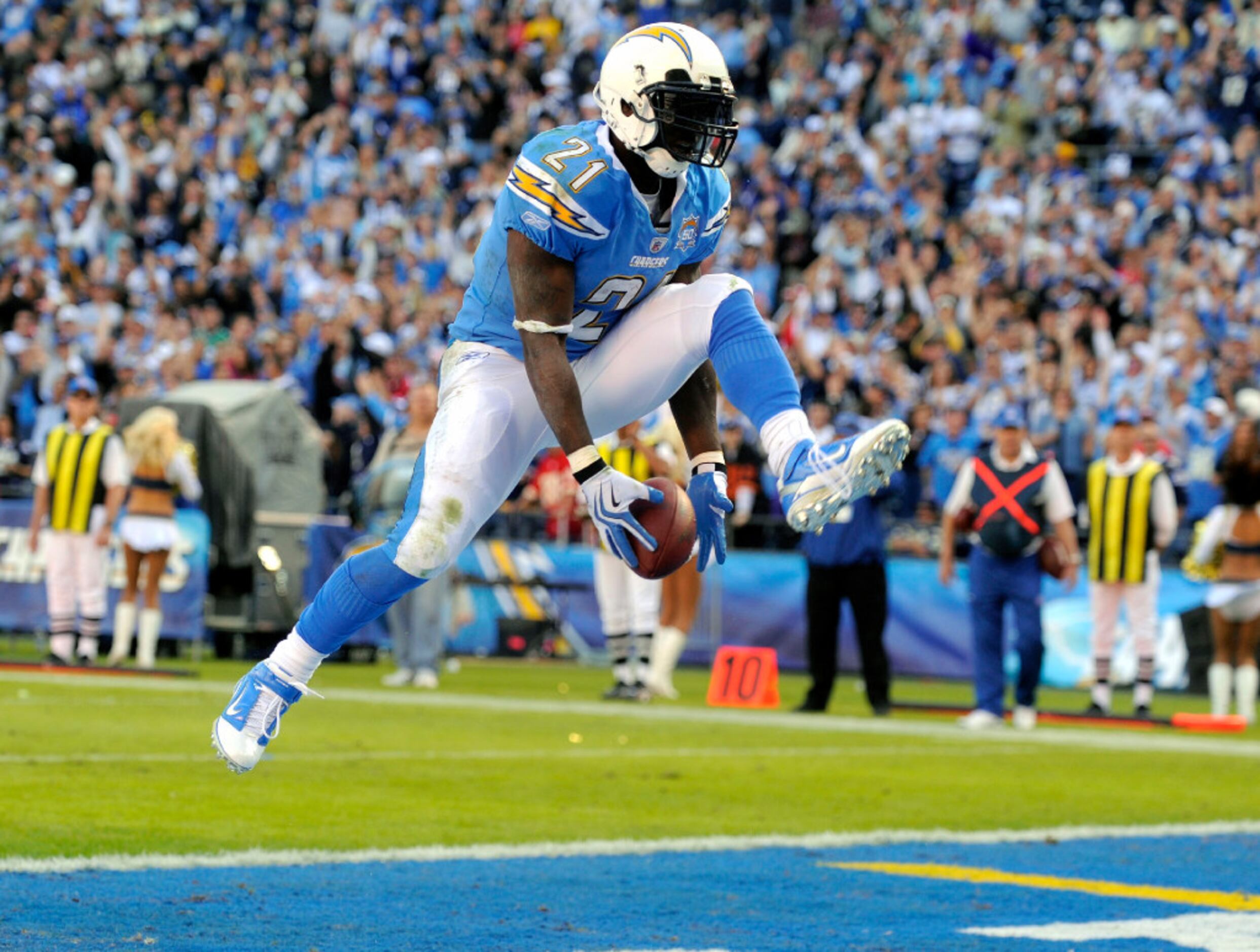 Former TCU Horned Frog LaDainian Tomlinson named a 2017 Pro Football Hall  of Fame finalist