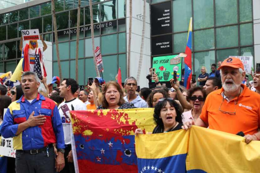 En Miami, cientos de personas participaron de las protestas contra Maduro. Se trataba de una...