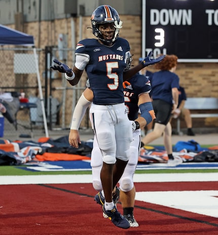 Sachse high’s Kaliq Lockett (5) celebrates, after his touchdown catch during the first half...