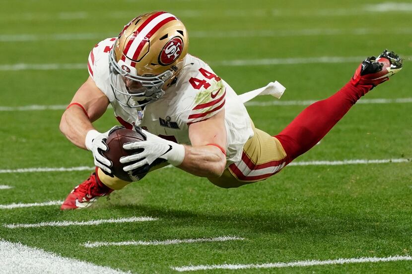 San Francisco 49ers fullback Kyle Juszczyk (44) makes a catch against the San Francisco...