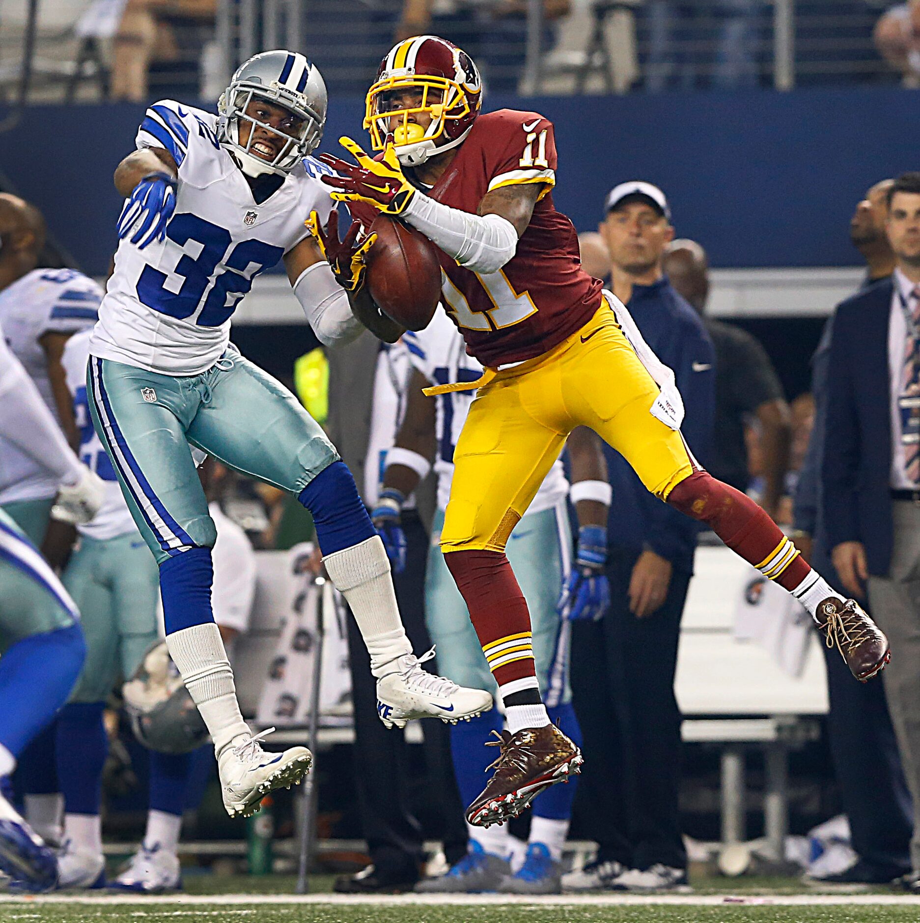 Dallas Cowboys cornerback Orlando Scandrick (32) breaks up a pass intended for Washington...