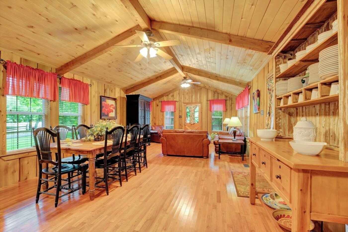 A look at The Gruene River Guest House listing on VRBO.