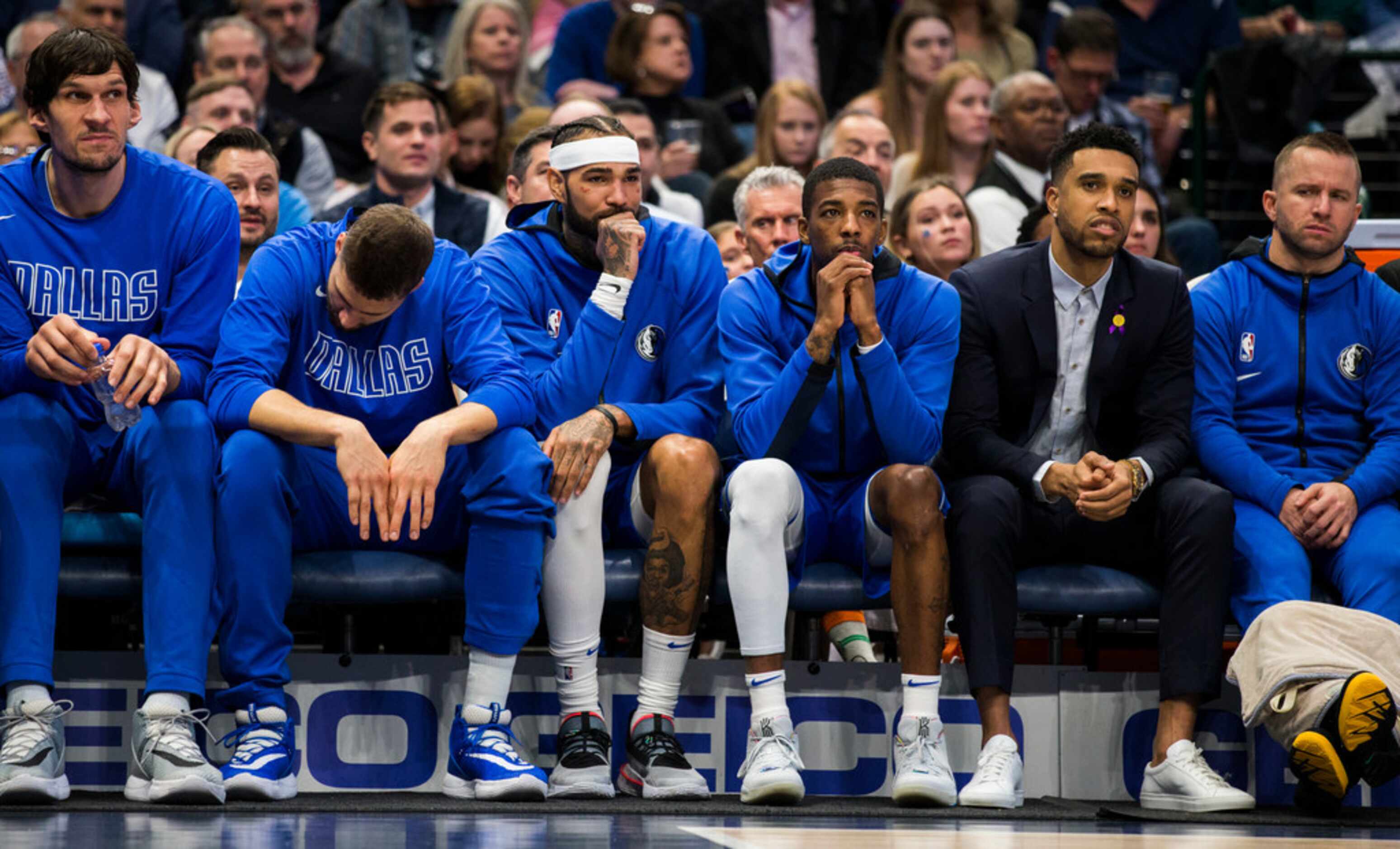 Dallas Mavericks center Willie Cauley-Stein (33, third from left) and other players watch...