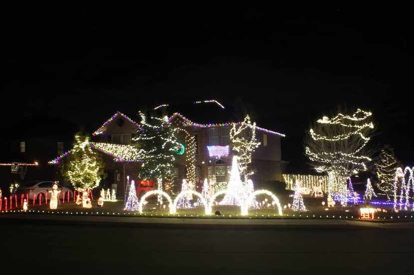 Las miles de luces de esta casa en Texas se iluminan de acuerdo a una canción de Selena....