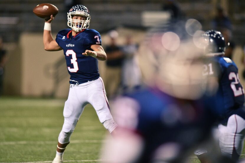 Ryan sophomore quarterback Spencer Sanders (3) throws against Keller Fossil Ridge, Friday,...