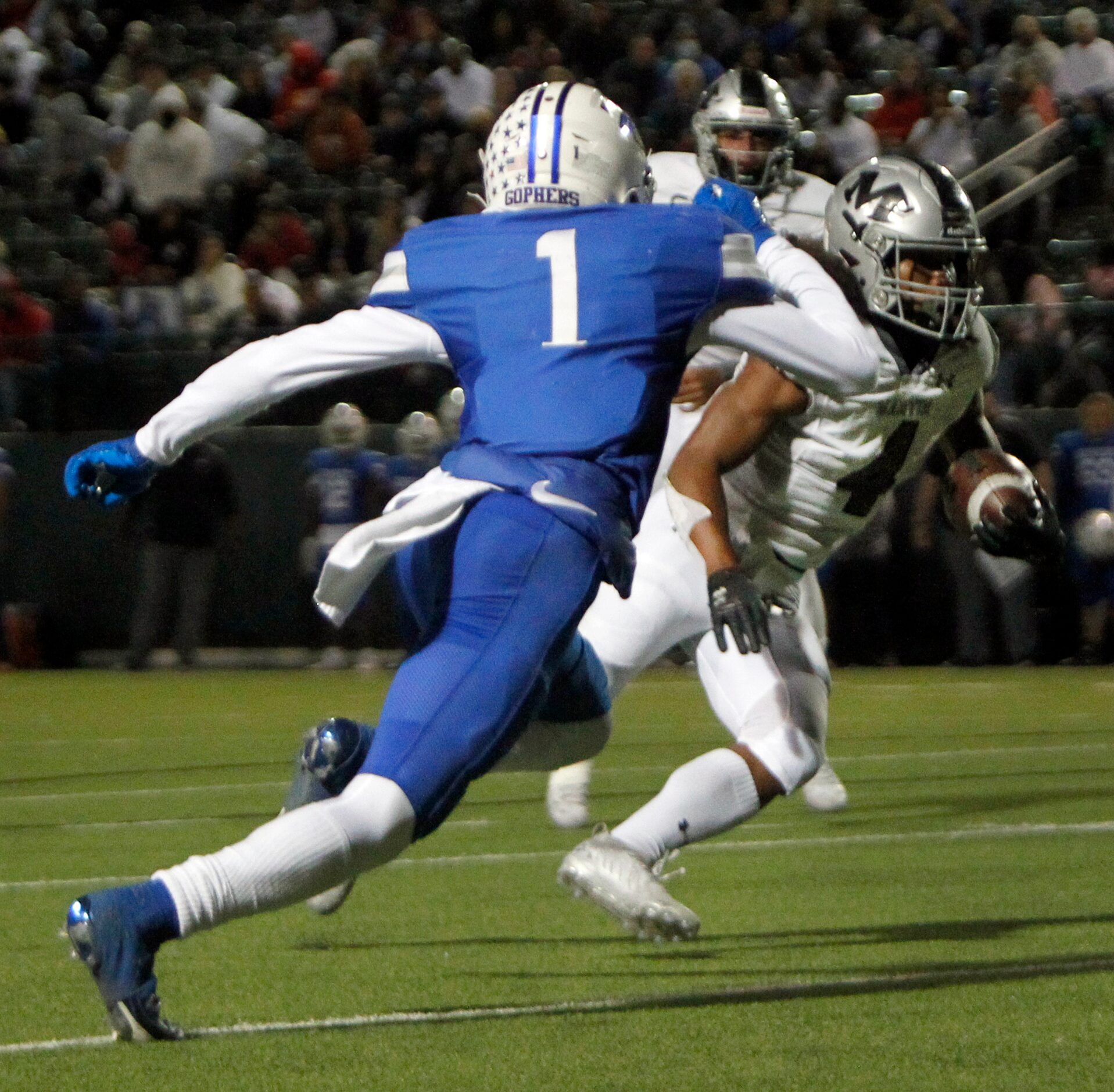 Arlington Martin running back Zaire Barrow (4) makes a cut inside as he is pursued by Grand...