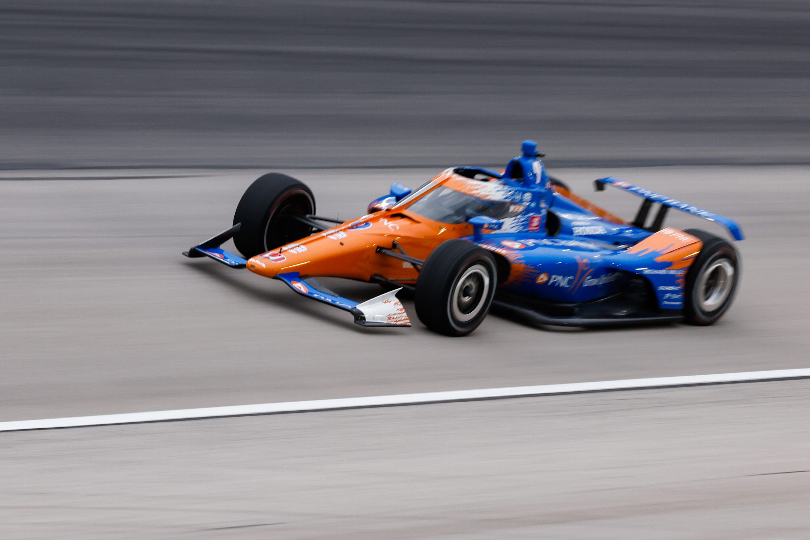 Scott Dixon (#9) races in the lead during the IndyCar Genesys 300 race at Texas Motor...