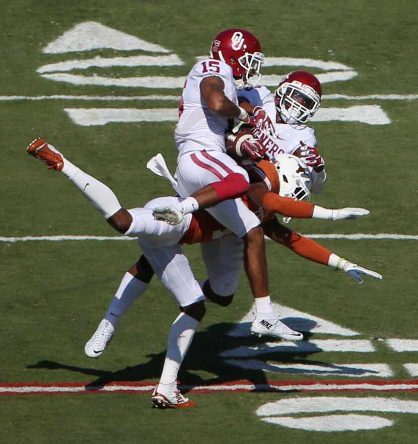 Oklahoma Sooners cornerback Zack Sanchez (15)  intercepts a pass. Sanchez was called for a...