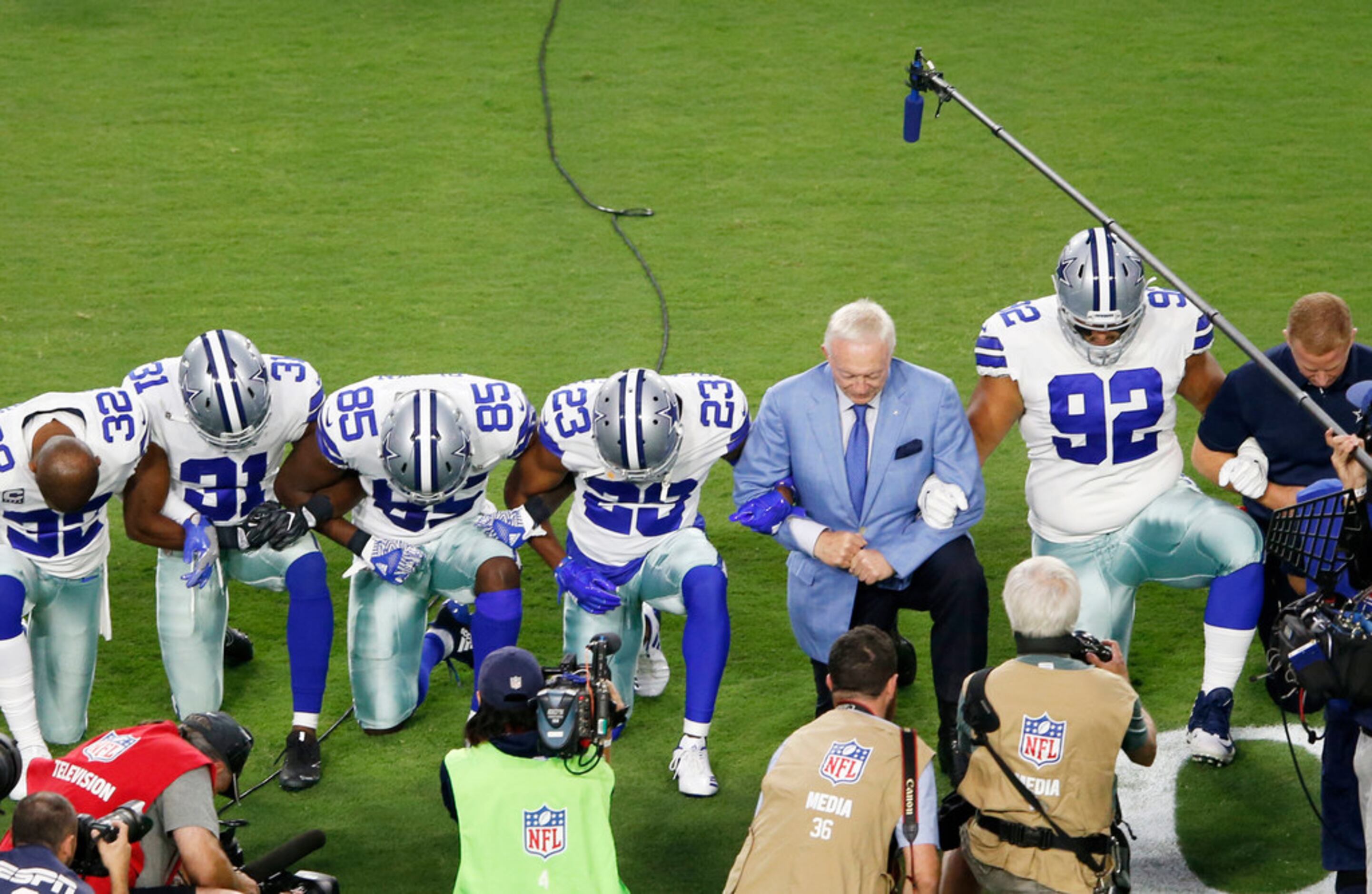 Jerry Jones: Cowboys 'will not play' if they disrespect flag - Los