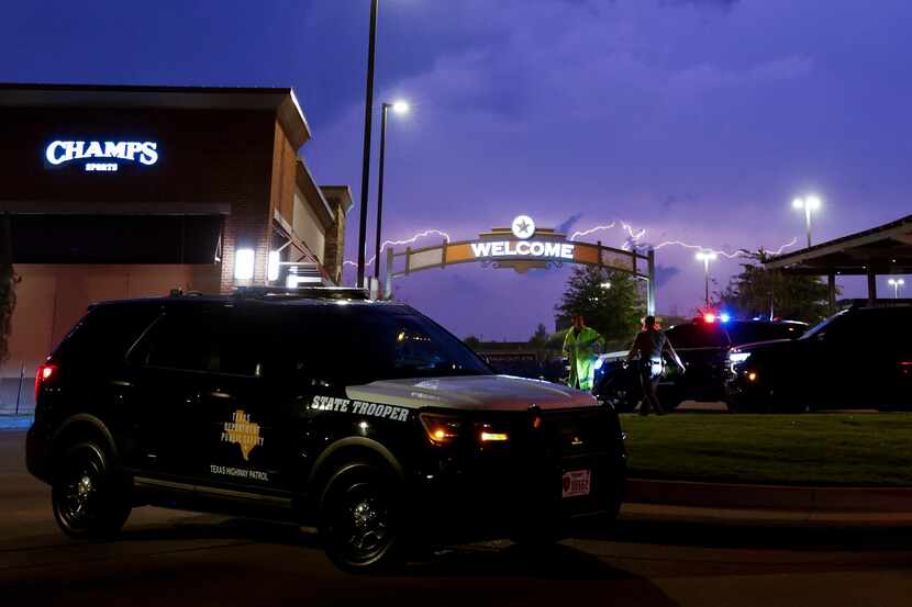 El día de la masacre en los Allen Premium Outlets, un oficial del departamento policial de...