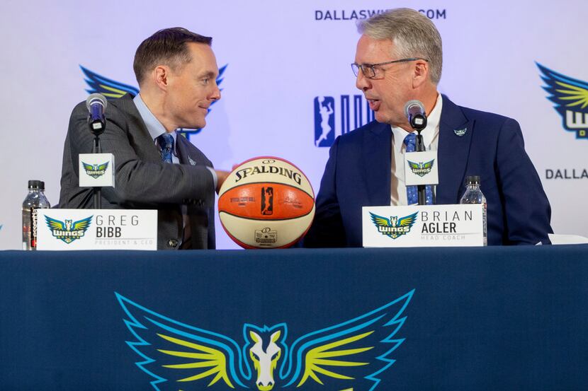 Dallas Wings president and CEO Greg Bibb, left, shakes hands with the teams's new head coach...