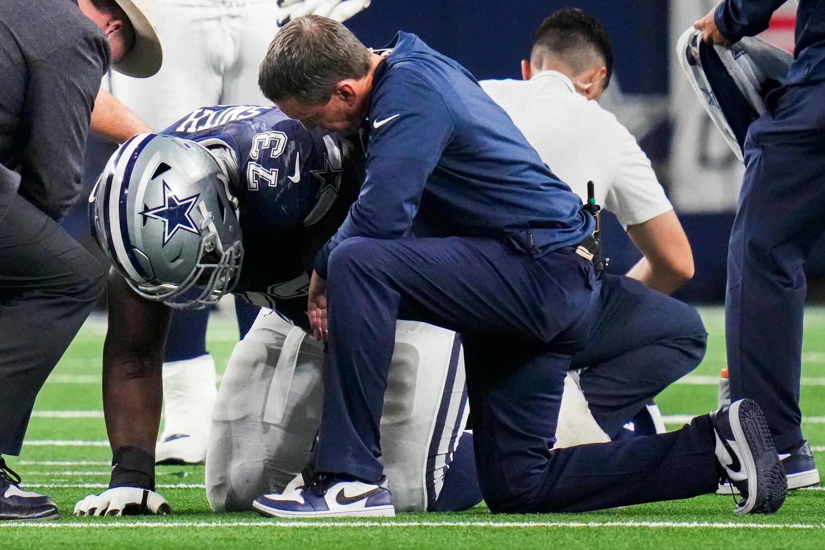 Cowboys guard Tyler Smith completely tore plantar fascia vs. Lions