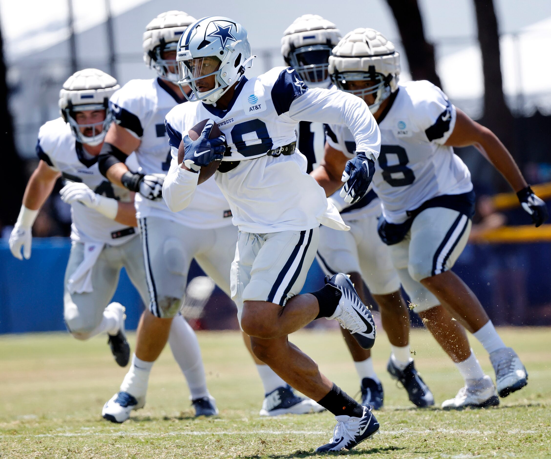 Dallas Cowboys running back Tony Pollard (20) carries the ball after receiving a handoff...