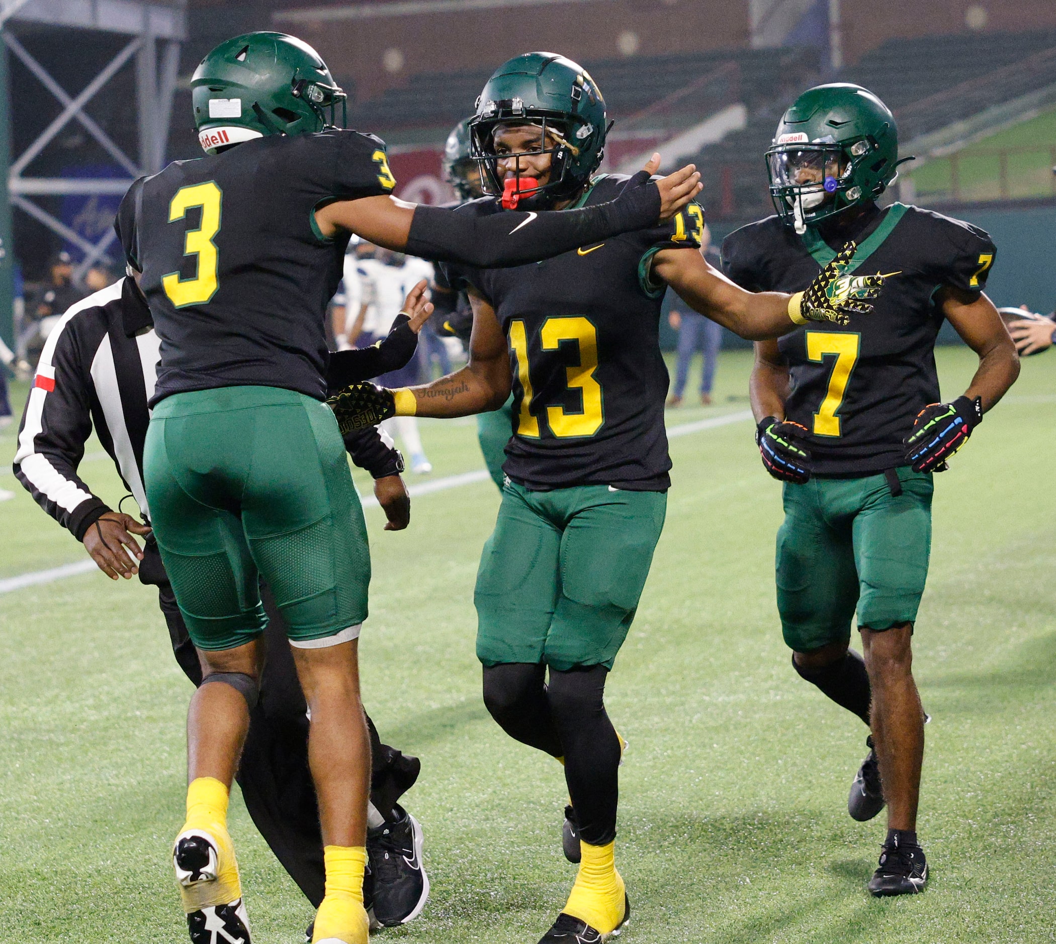 DeSoto's Daylon Singleton (13) celebrates his touchdown with his teammates Brandon Booker...