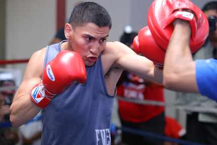 Vergil Ortiz el miércoles durante una práctica pública en el gimnasio Irving PAL.