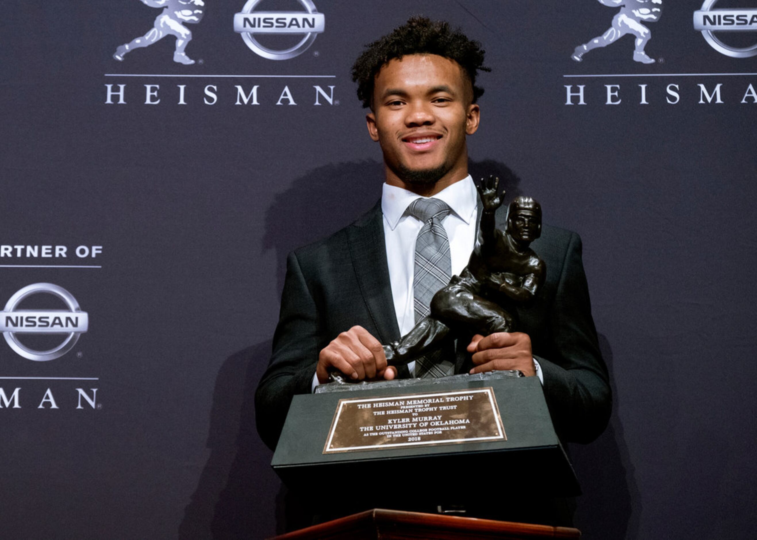 Heisman Trophy Odds: How public bet award winner, picks, predictions for  2022 NYC ceremony - DraftKings Network