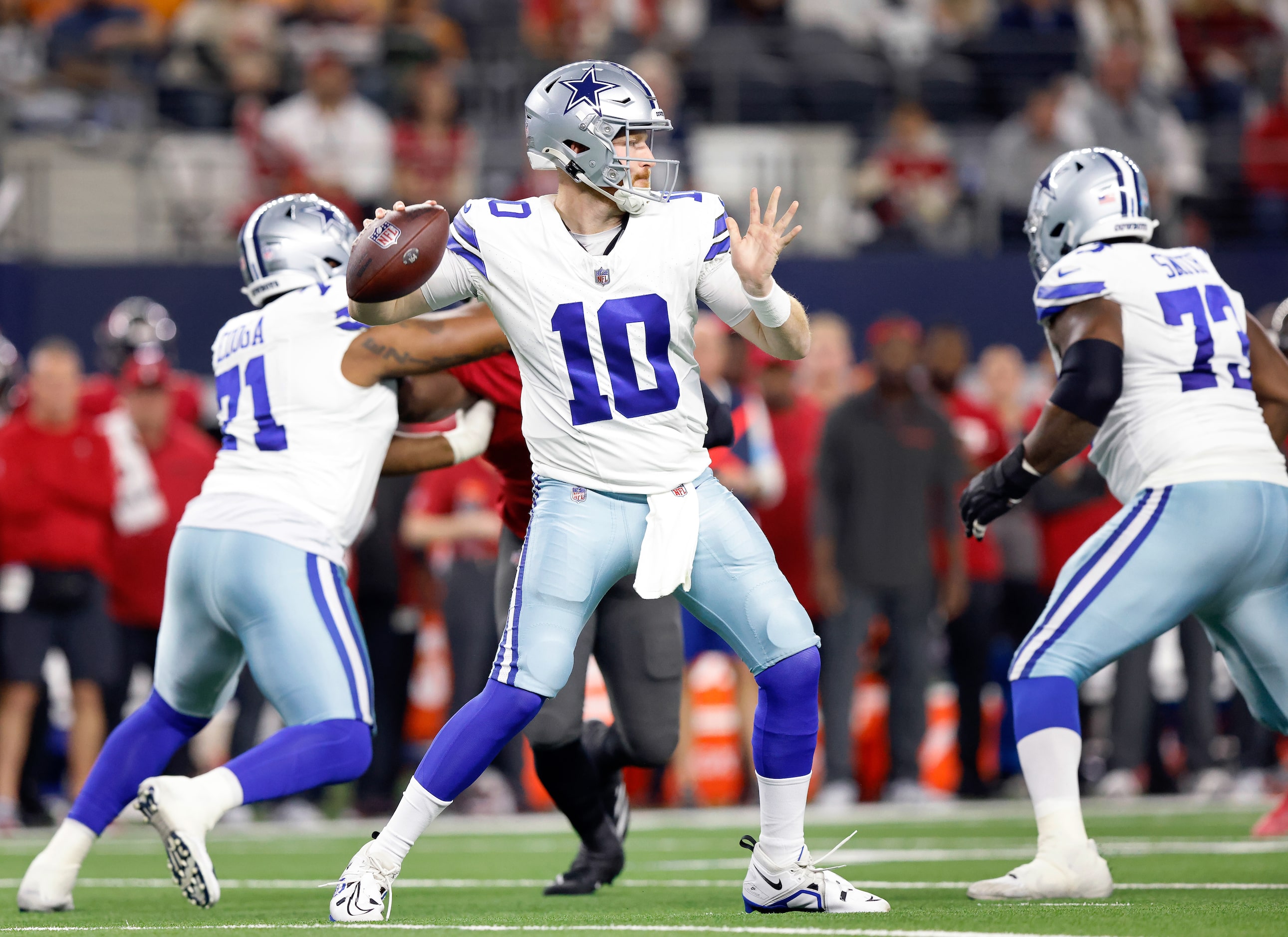 Dallas Cowboys quarterback Cooper Rush (10) throws a first quarter pass against the Tampa...