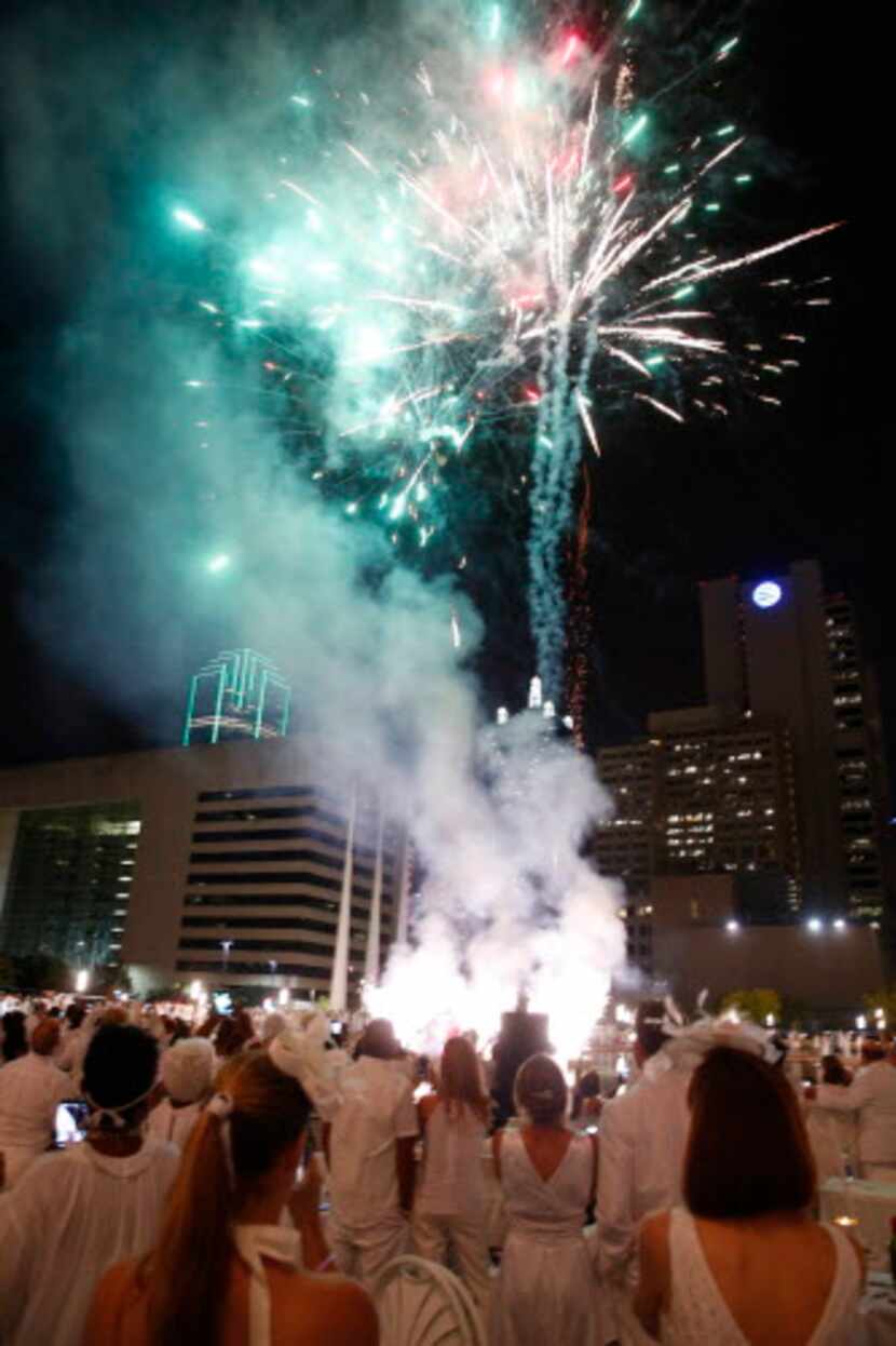 Fuegos artificiales en Dallas. (Nathan Hunsinger/The Dallas Morning News)
