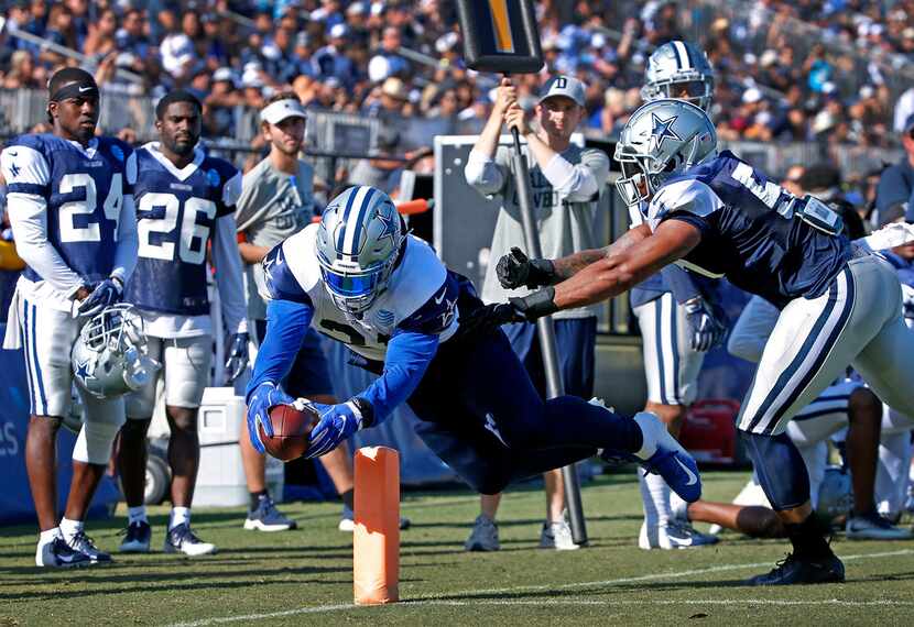 Dallas Cowboys running back Ezekiel Elliott (21) dives into the end zone for the touchdown...