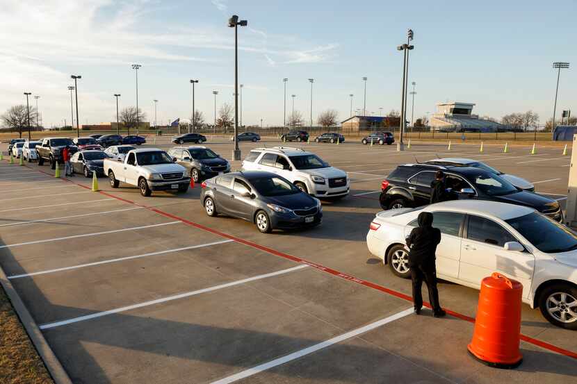 Cars lined up for COVID-19 testing at Dallas College Mountain View campus Dec. 22.