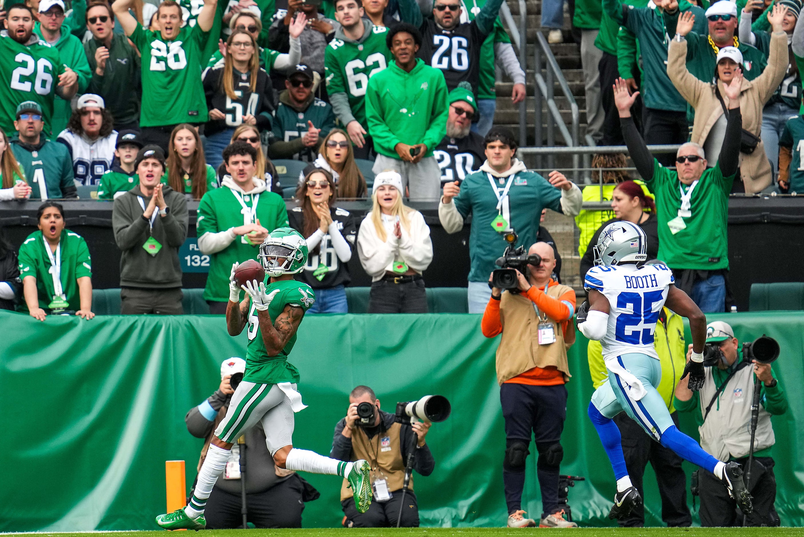 Philadelphia Eagles wide receiver DeVonta Smith (6) catches a touchdown  pass as Dallas...