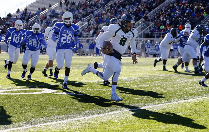 TXHSFB Mansfield Lake Ridge's Jett Duffey (8) runs for a touchdown as Tyler John Tyler's...