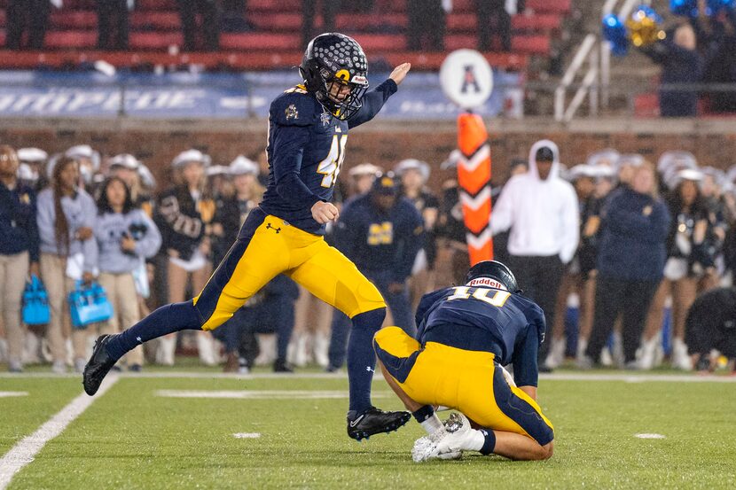 Highland Park senior kicker Nicholas Rigas (40) kickes a last-second, game-winning field...