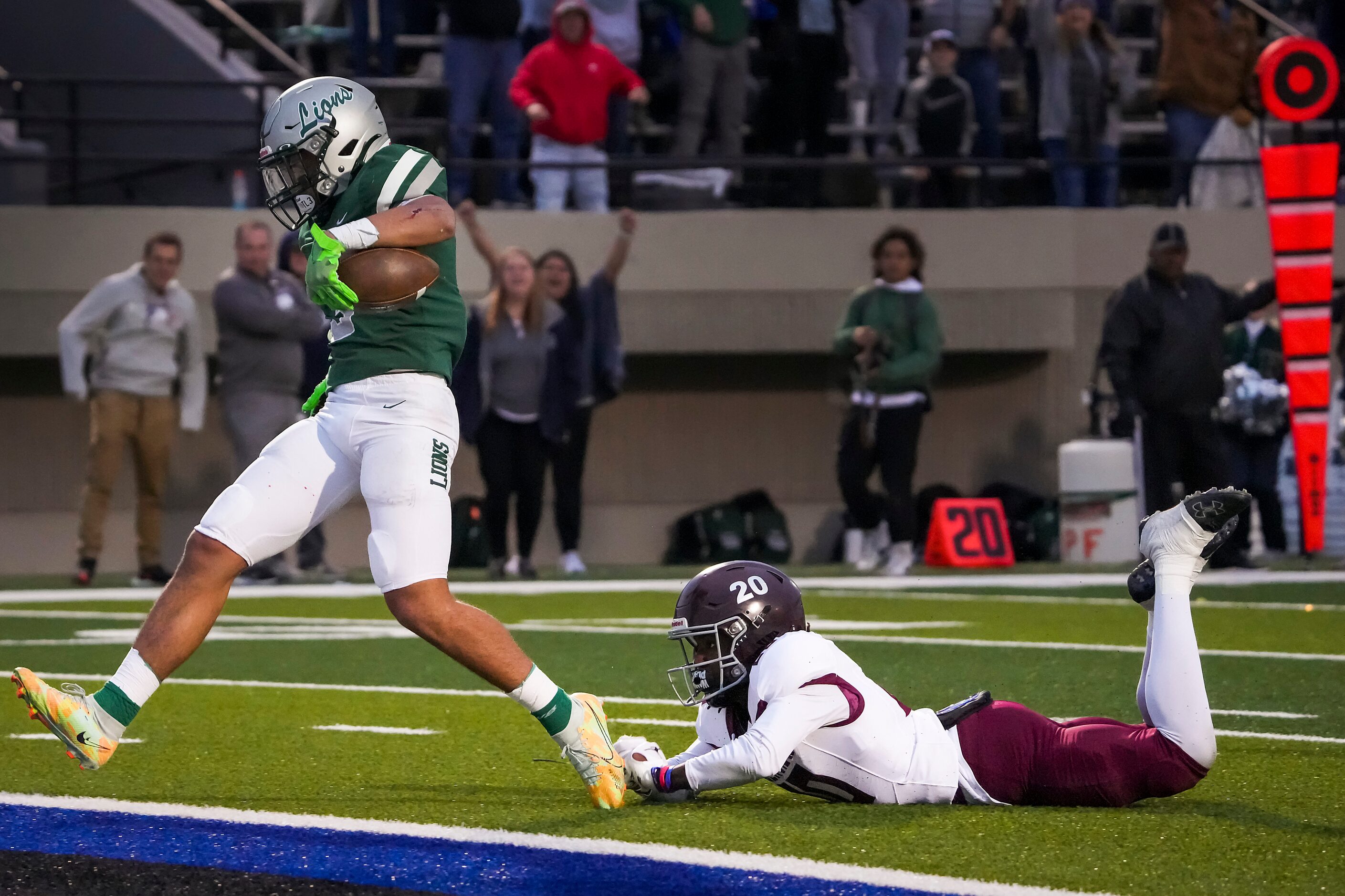 Frisco Reedy running back Dennis Moody (3) gets past Mansfield Timberview defensive back...