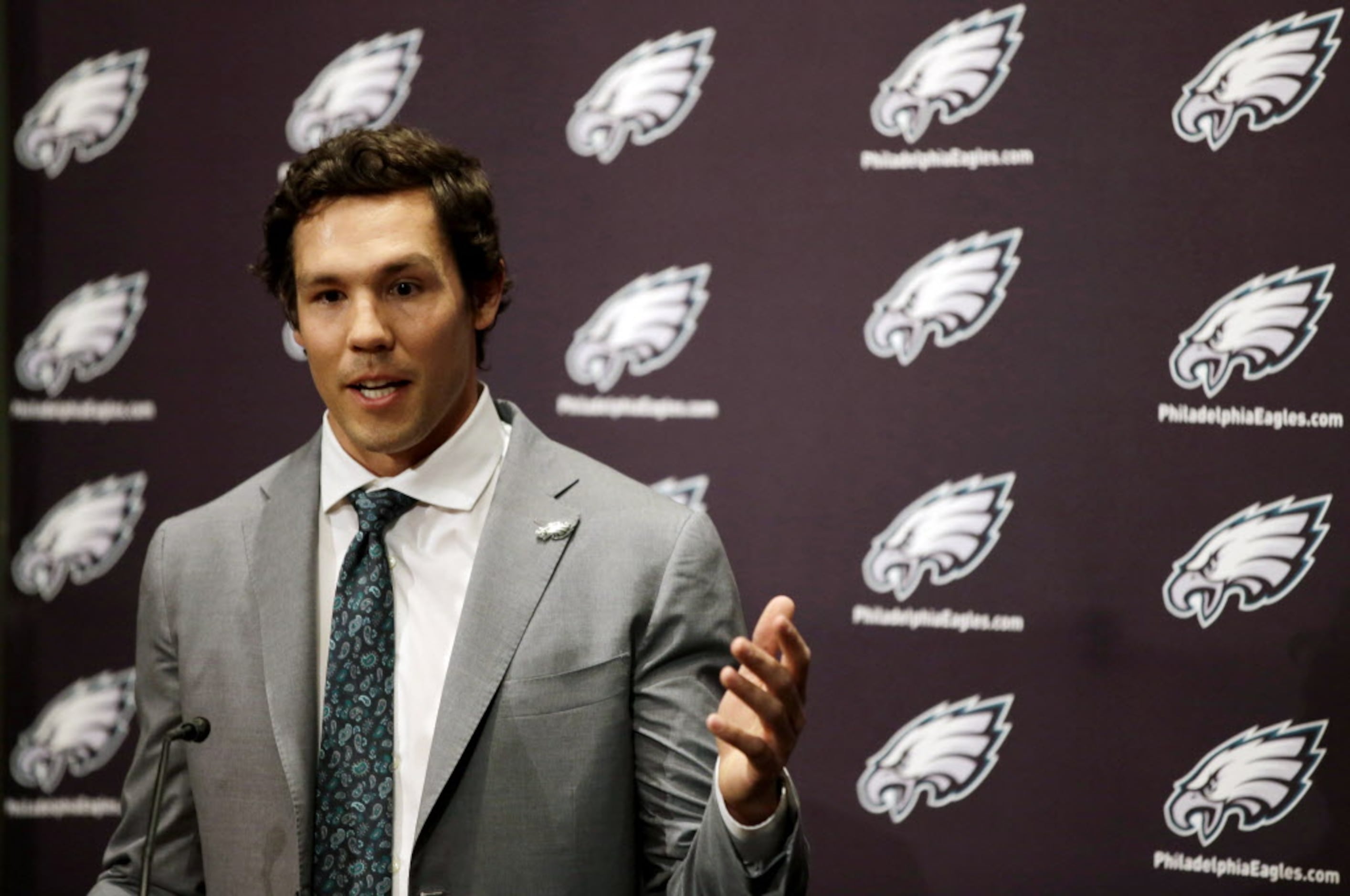 New Eagles QB Sam Bradford trying to woo DeMarco Murray, who