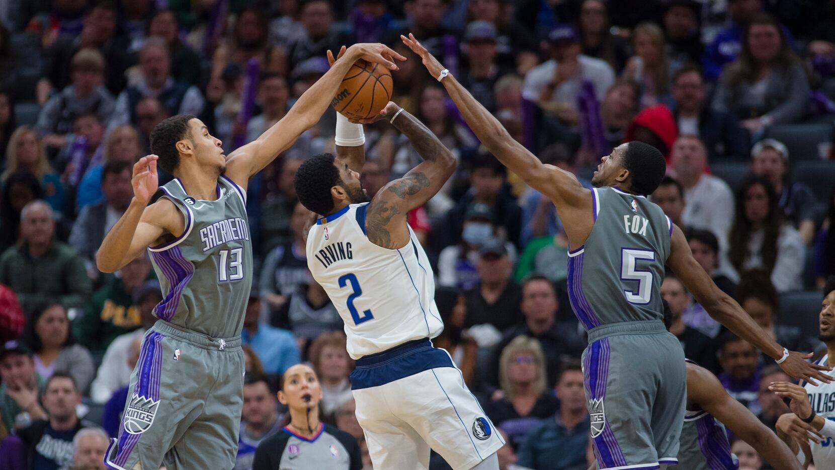 Clutch Kyrie Irving leads Mavericks past Kings for another flashy