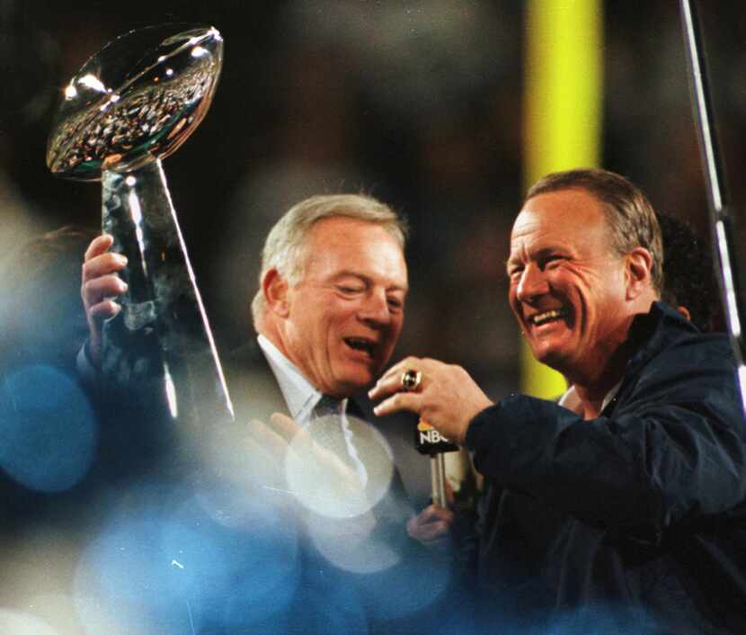  Jerry Jones and Barry Switzer with the Vince  Lombardi trophy after Super Bowl XXX on Jan....