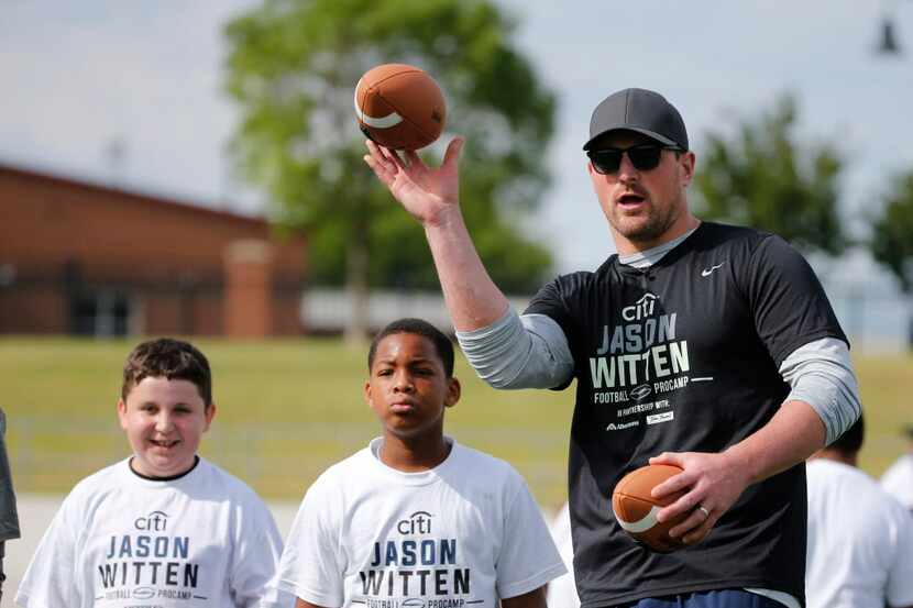 Dallas Cowboys player Jason Witten works with campers on their skills during the Jason...