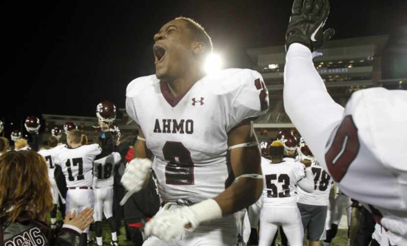 Wylie defensive back Kameron Kelly (2) celebrates following their victory over South Oak...