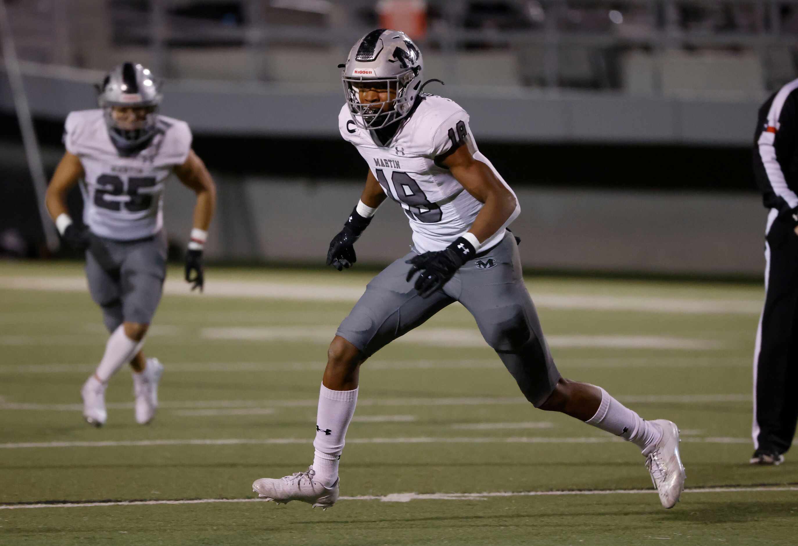 Arlington Martin linebacker  Morice Backwell Jr. defends against Lewisville during Class 6A...