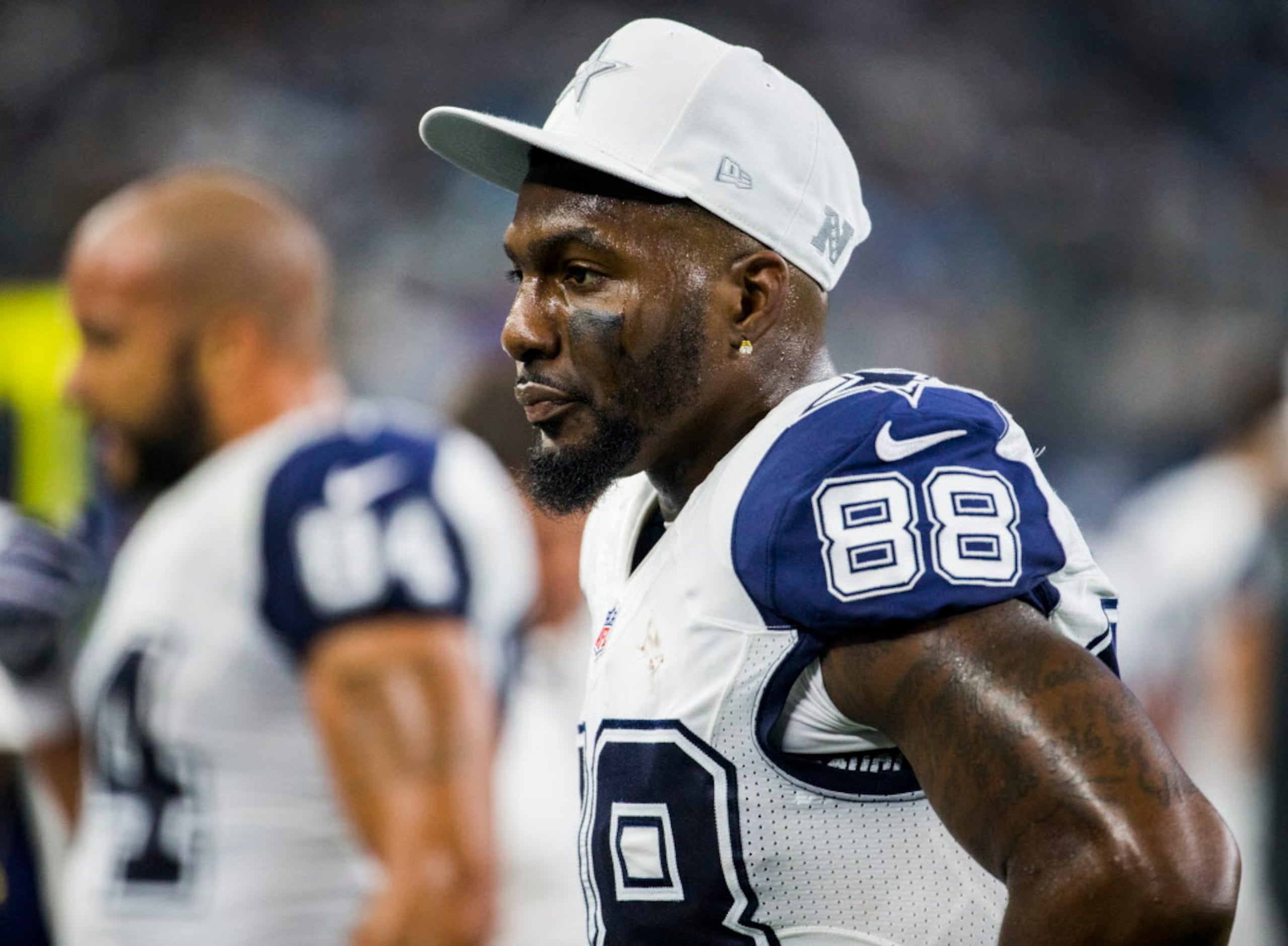 Cowboys fan in Dez Bryant jersey told to leave Eagles camp - 6abc