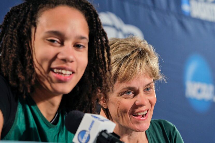 Baylor coach Kim Mulkey, right, and Brittney Griner discuss dunking, during a news...