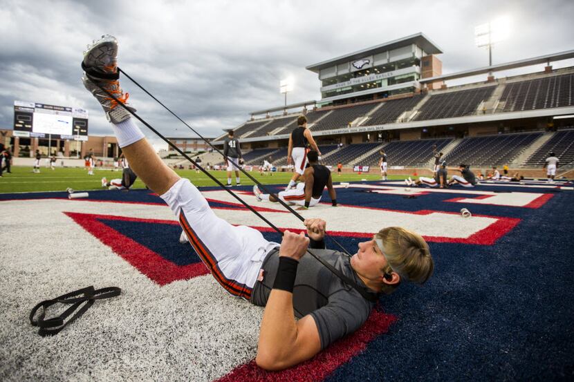 Hoover tight end Alex Flint (48) stretches before their game Allen on Friday, August 26,...