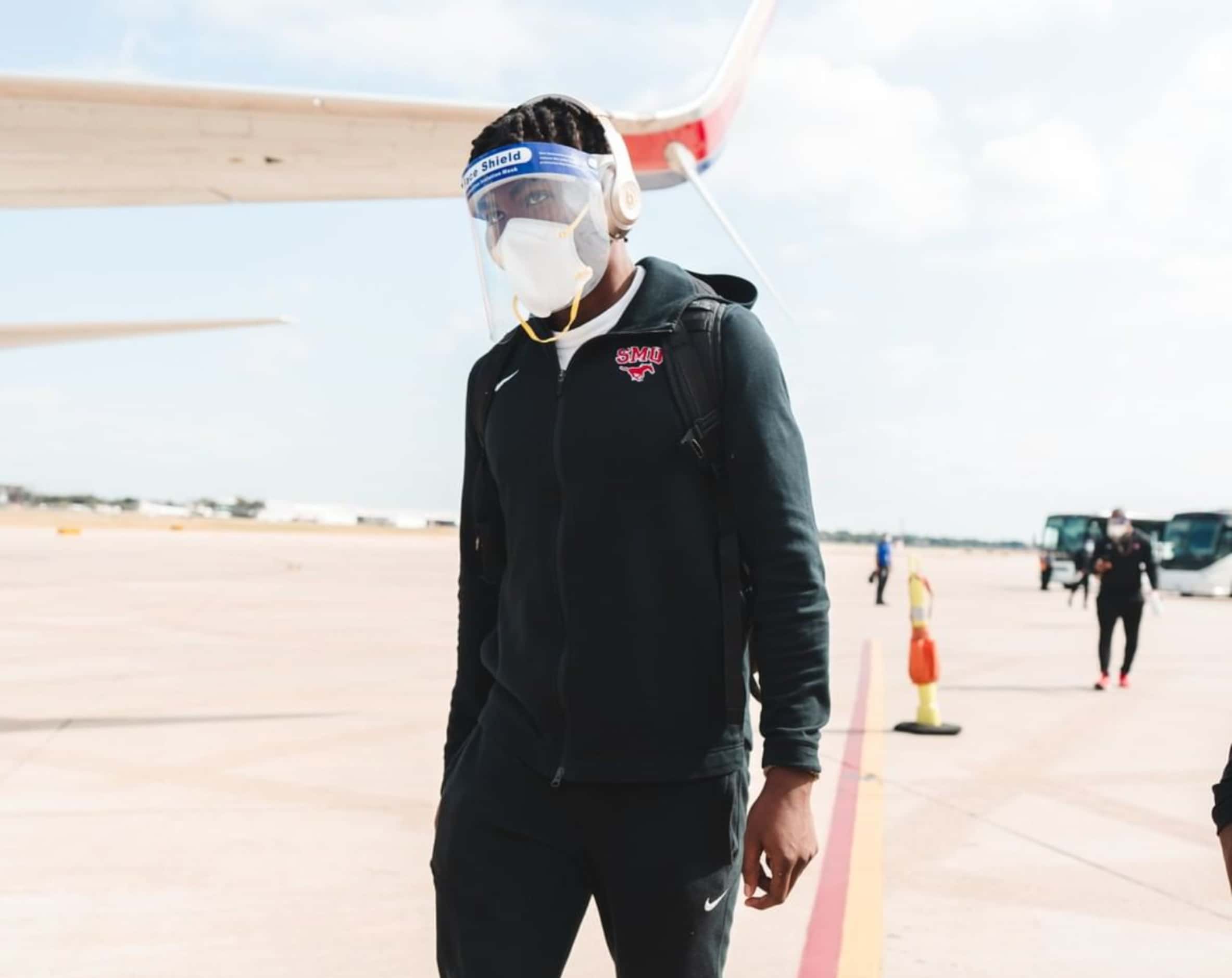 SMU WR Rashee Rice exits the team plane after landing at Temple. (Courtesy of SMU Athletics).
