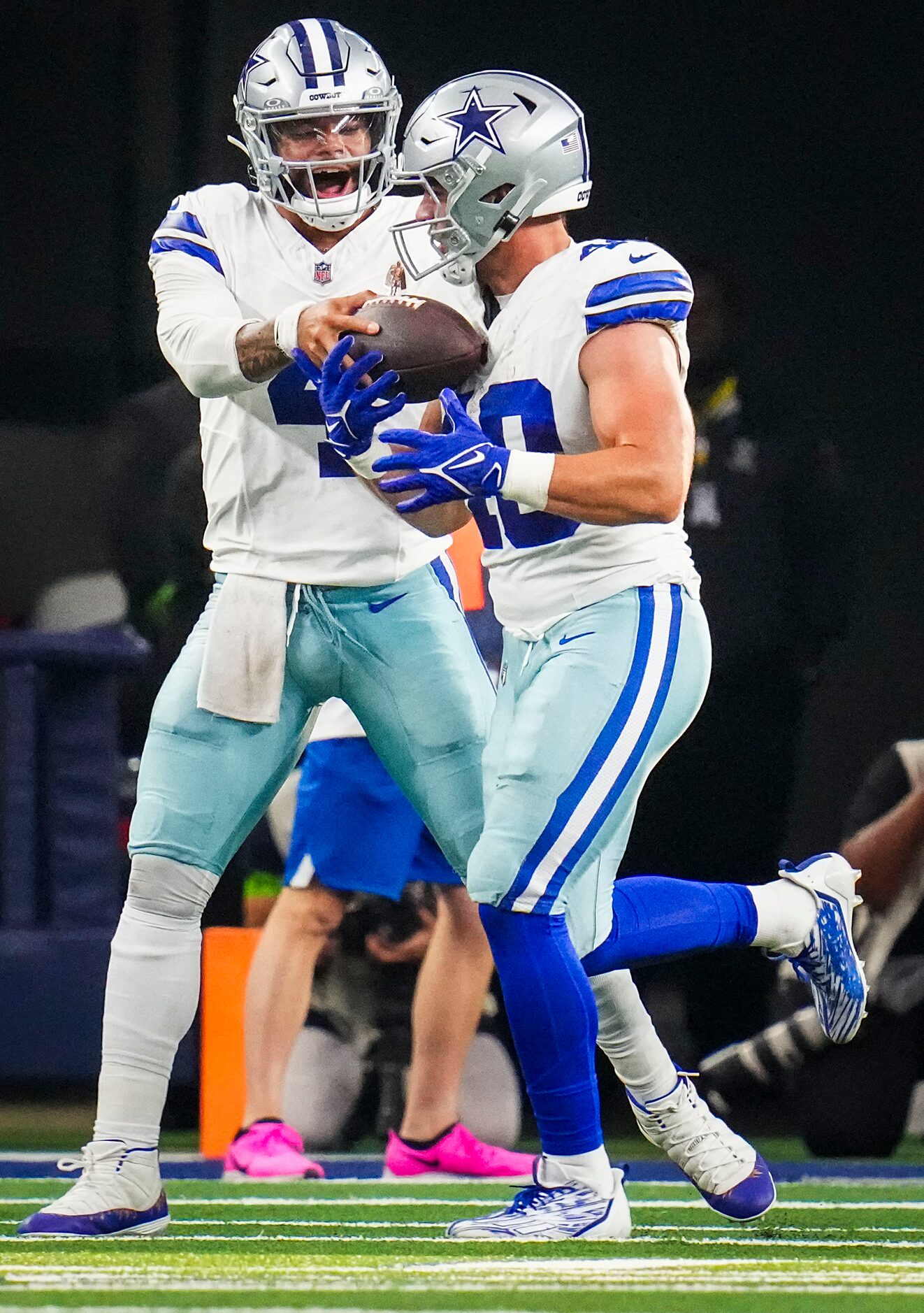 Dallas Cowboys quarterback Dak Prescott (4) gives the ball to running back Hunter Luepke...