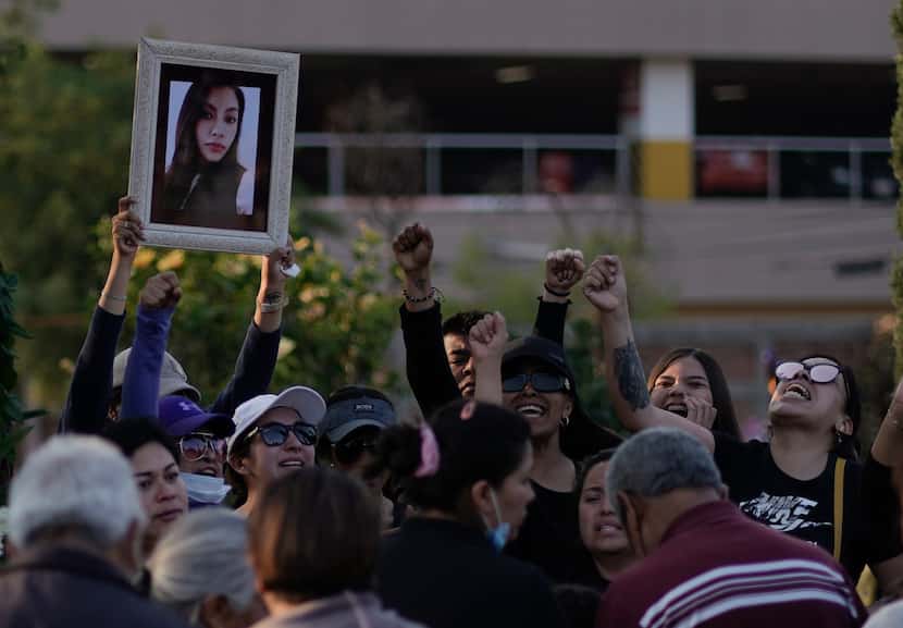 Amigos de Mónica Citlalli Díaz, que fue asesinada, exigen justicia y alzan su fotografía...