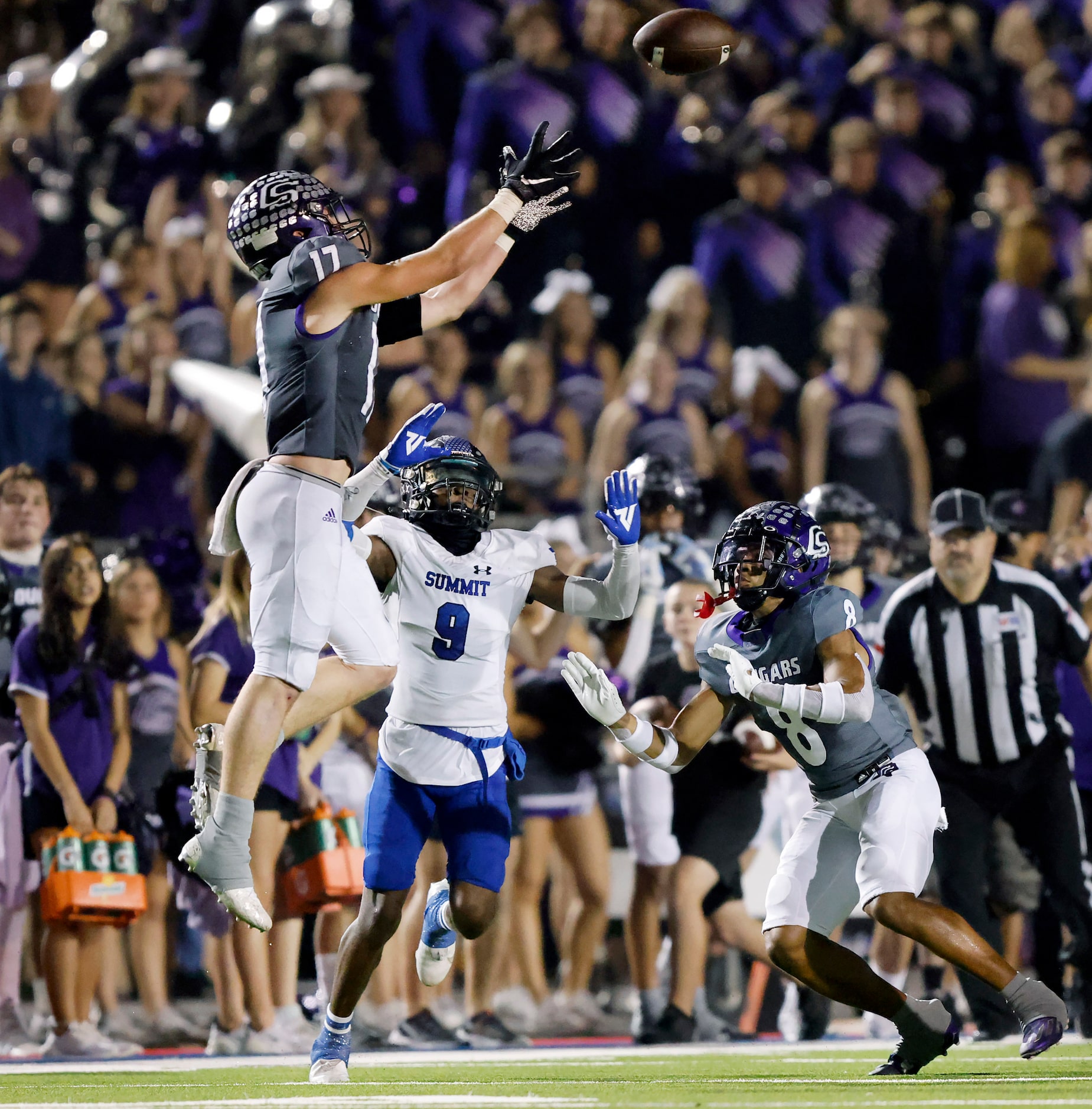 College Station’s Kyle Walsh (17) goes high in attempt to corral an onside kick by Mansfield...